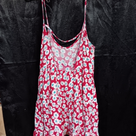 Red spaghetti strap tank top with white flowers and a open back - Picture 2 of 3